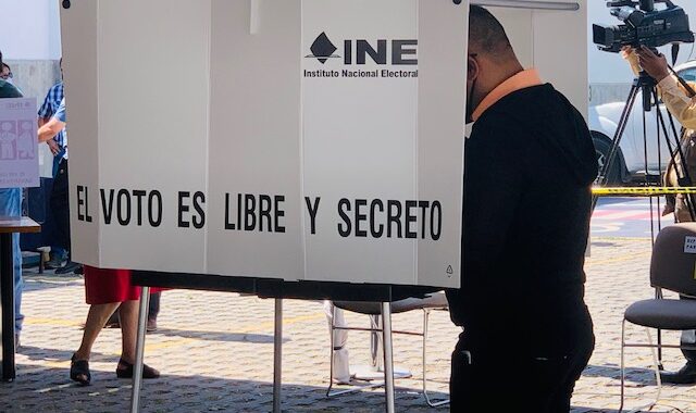 Aprueba INE periodos para tramitar la Credencial para Votar con miras al año electoral