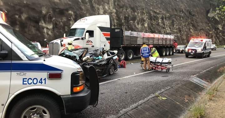 Fallece mujer en accidente vial