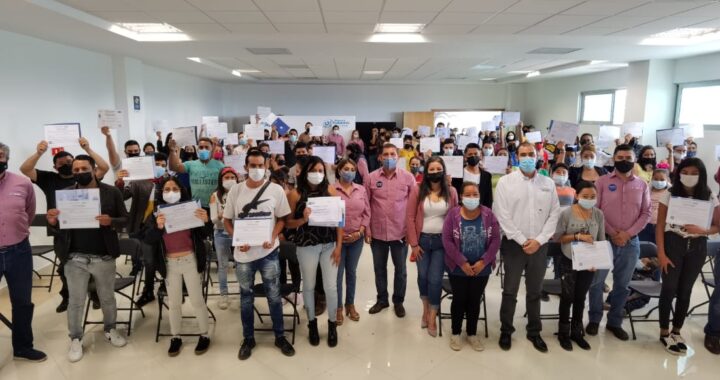 Logran leoneses alfabetizarse y concluir su educación básica