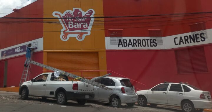 Roban tienda de auto servicio en Las Teresas
