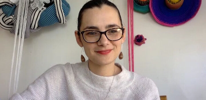 Vanessa Freitag, artista del lenguaje textil y profesora UG