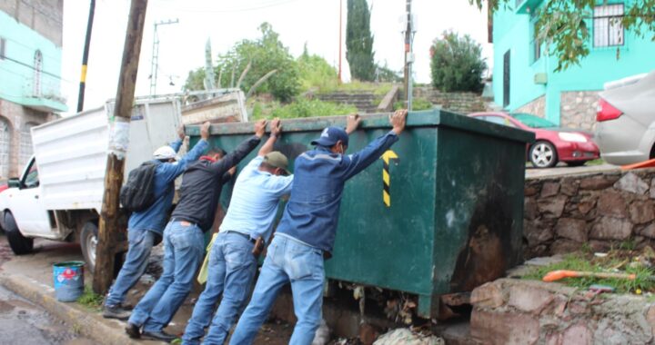 Vecinos de las Momias realizan jornada de limpieza en espacios públicos