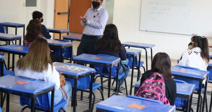 Archivan iniciativa para apoyar a los maestros para contar con herramientas tecnológicas