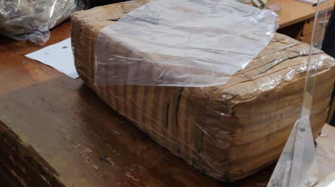 Decomisan 6 kilos de marihuana y de tienen a dos con droga