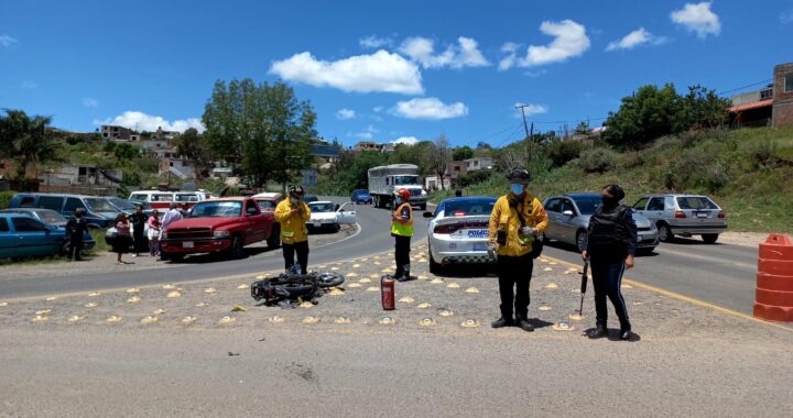 Un herido en choque entre motocicleta y camioneta