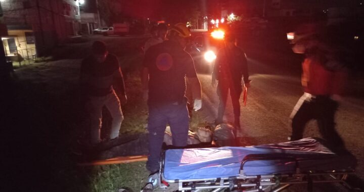 Derrapa y se va al barranco motocicleta