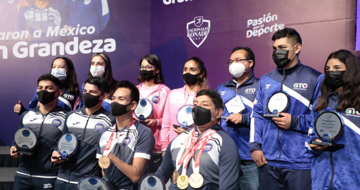 Reconocen a atletas guanajuatenses, reciben becas deportivas