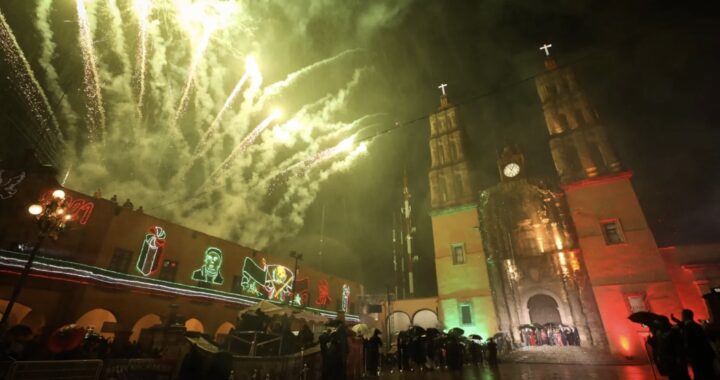 Reconocen a maestros y sector Salud, en el Grito de Independencia