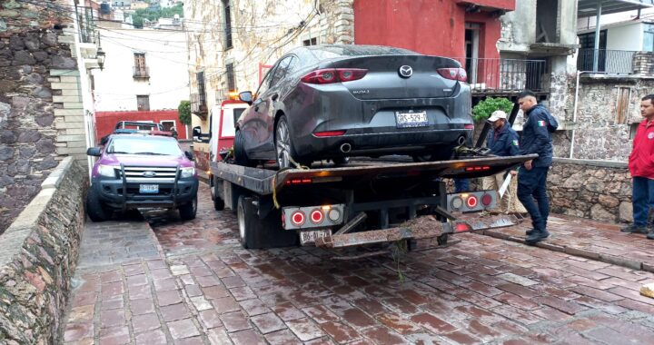 Recuperan automóvil robado con violencia