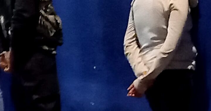 Detienen a pareja por robo en farmacia