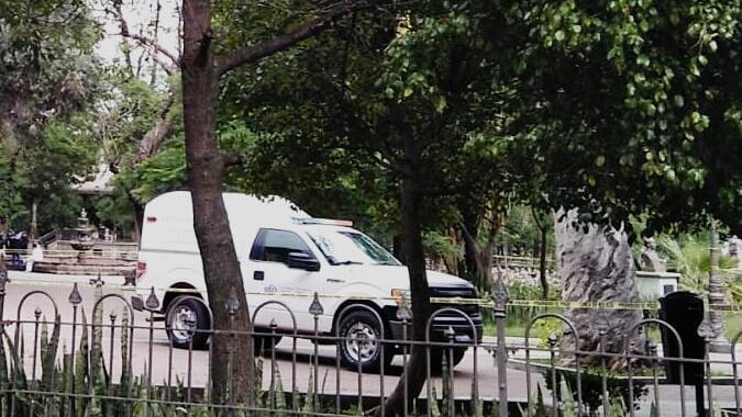 Muere hombre en jardín del Cantador