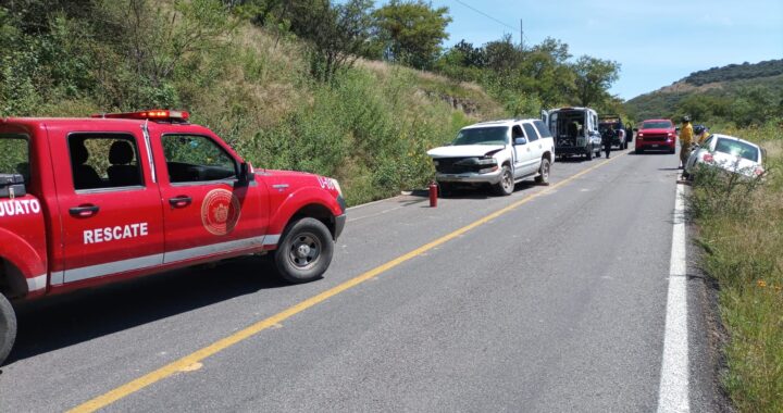 Choques dejan tres personas heridas