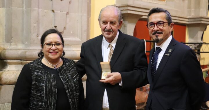 UG RINDE HOMENAJE AL RECONOCIDO OBOÍSTA Y CONSTRUCTOR DE CLAVECINES MTRO. GIJSBERTUS DE GRAAF