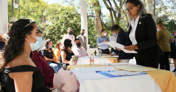 Se casan en boda comunitaria, parejas capitalinas sellan su amor