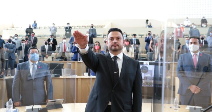 Toma protesta como secretario general del Congreso, Cruz Villegas