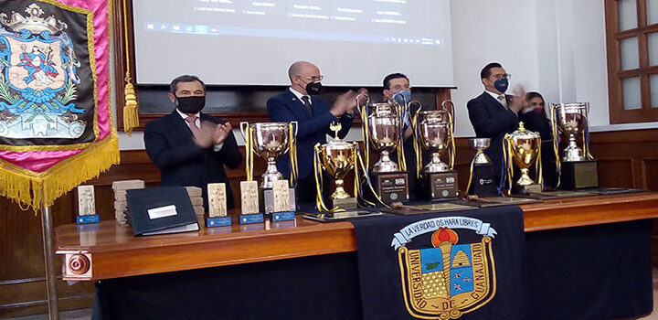 Entregan a la UG trofeos nacionales e internacionales
