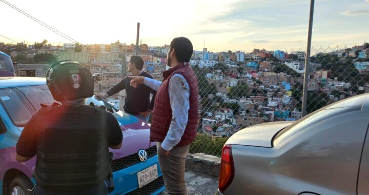 Choca trabajador de la secretaría de Finanzas contra camioneta