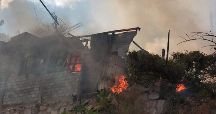 Se incendia casa de lámina