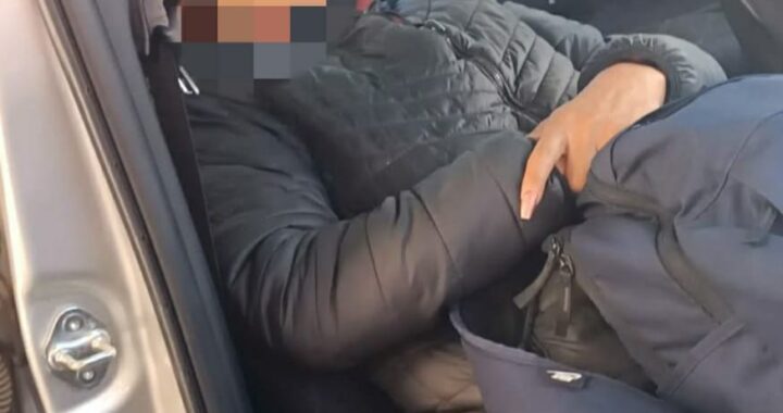 Lesiona mujer a elemento de la Policía