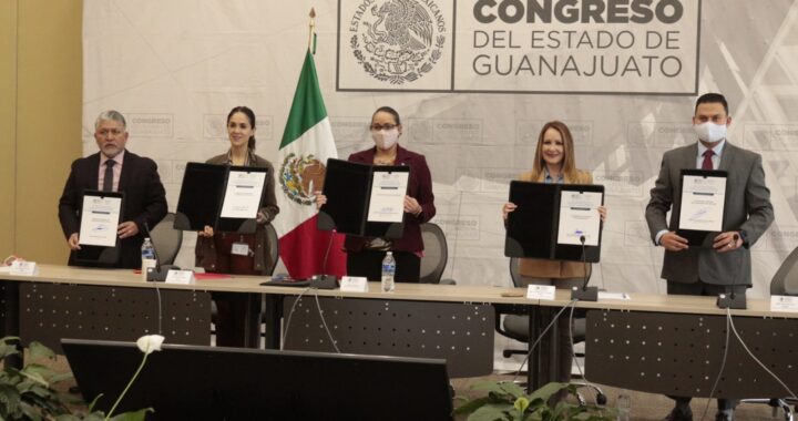 Firman convenio por un Parlamento Abierto