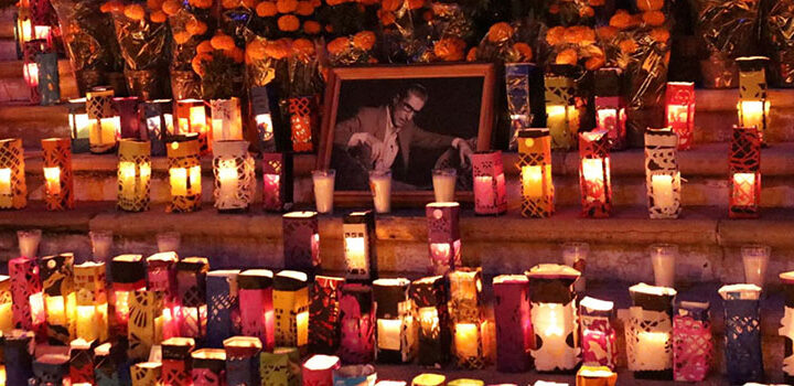Vive UG tradiciones mexicanas a través de la Ofrenda Monumental