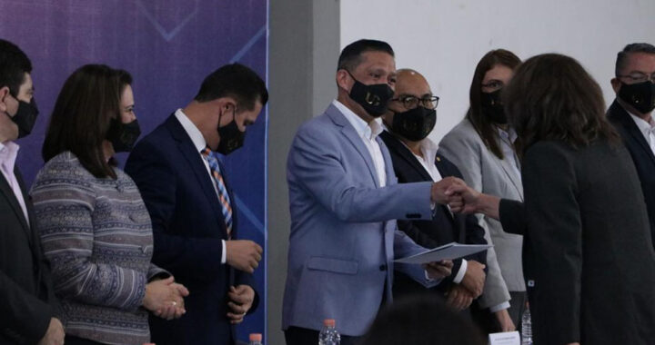 Comunidad ENMS UG Salvatierra conmemora su 51 aniversario