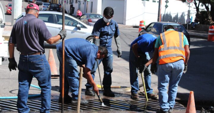 Simapag realiza limpiezas constantes de alcantarillas para evitar que se tapen