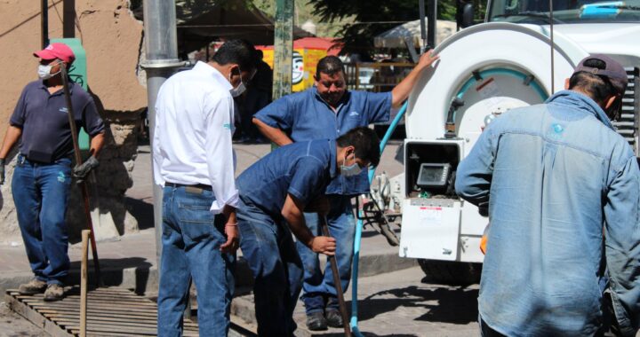 Trabaja Simapag en limpieza de alcantarillas previo a la temporada de lluvias