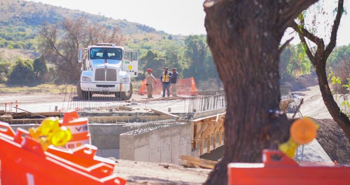 Atiende municipio rehabilitación de caminos para las zonas rurales