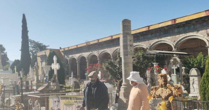 Realizan homenaje luctuoso en memoria del doctor Alfredo Dugés