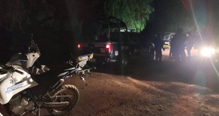 Pelean familiares con armas de fuego y picos