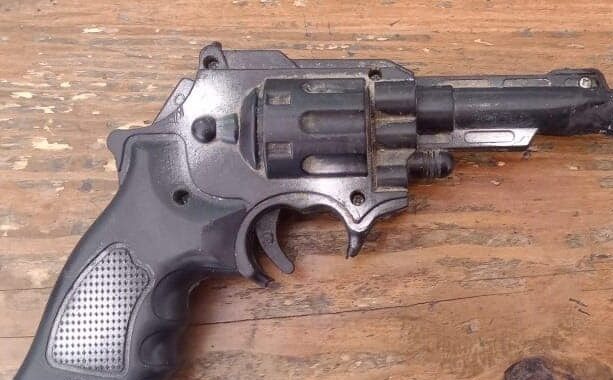 Detienen a hombre, amenazaba a la gente con un arma