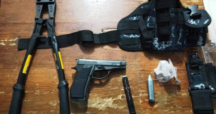 Detienen a hombre armado en la Central de Autobuses