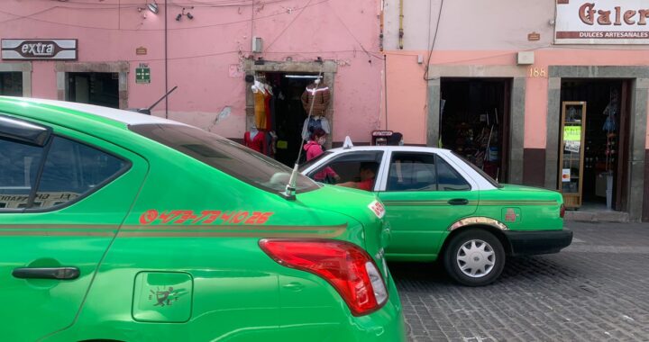 Piden taxistas que se sancionen a las unidades de plataforma que no respetan el reglamento