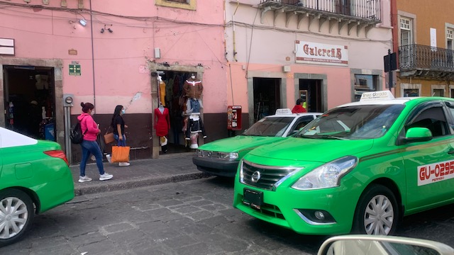 Taxistas buscan arreglar expedientes fuera de la legalidad