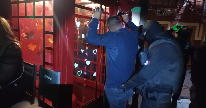 Detienen a ministeriales por amenazar a jóvenes