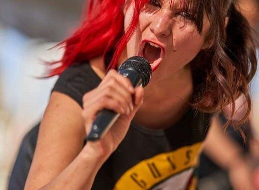 Kelly Llorente, aguerrida, solidaria