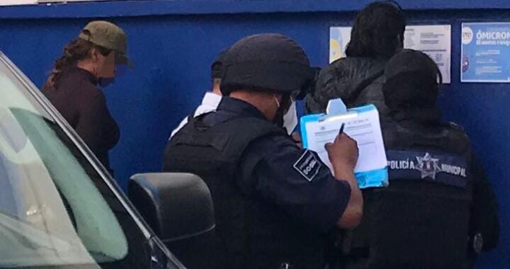 Detienen a pareja acusada de robo