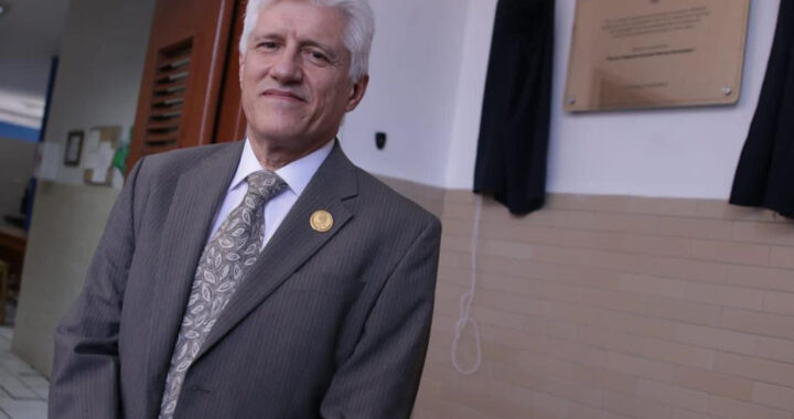 Homenajea UG al Dr. Alejandro Ernesto Macías Hernández