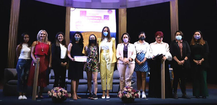 Genera UG diálogo en torno al liderazgo de las mujeres