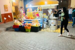 Pide administración municipal a comerciantes no obstruir paisaje urbano de la capital