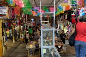 Capacita gobierno municipal a comerciantes y negocios, para empezar exportaciones