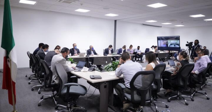 Avanza iniciativa del Ejecutivo para regular a los taxis ejecutivos