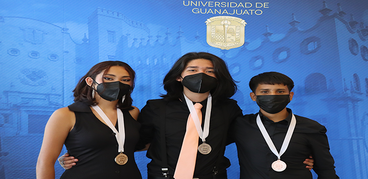 UG entrega reconocimientos a estudiantes delegados de la XXXI Olimpiada Nacional de Química