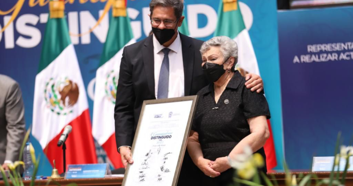 Homenajean a integrantes UG con galardón “Guanajuatense Distinguido”