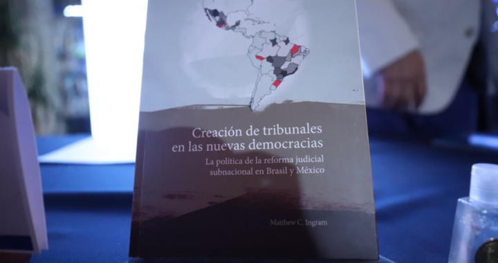Presentan en la FILUG “Creación de tribunales en las nuevas democracias. La política de la reforma judicial subnacional en Brasil y México”