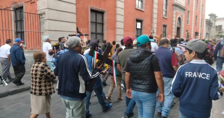 Durante peregrinaciones y manifestaciones Policía Vial atiende cambios en las rutas del transporte