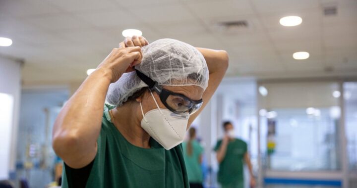 Se deben brindar más oportunidades laborales a médicos mexicanos: Daniel Díaz