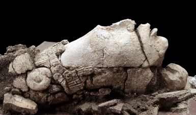 Descubren en Palenque una cabeza estucada del joven dios del maíz, vinculada a un depósito ritual