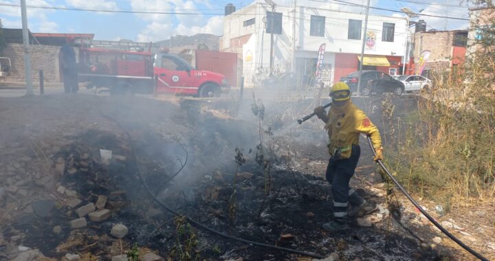 Exponen bomberos su vida sin contar con seguro social